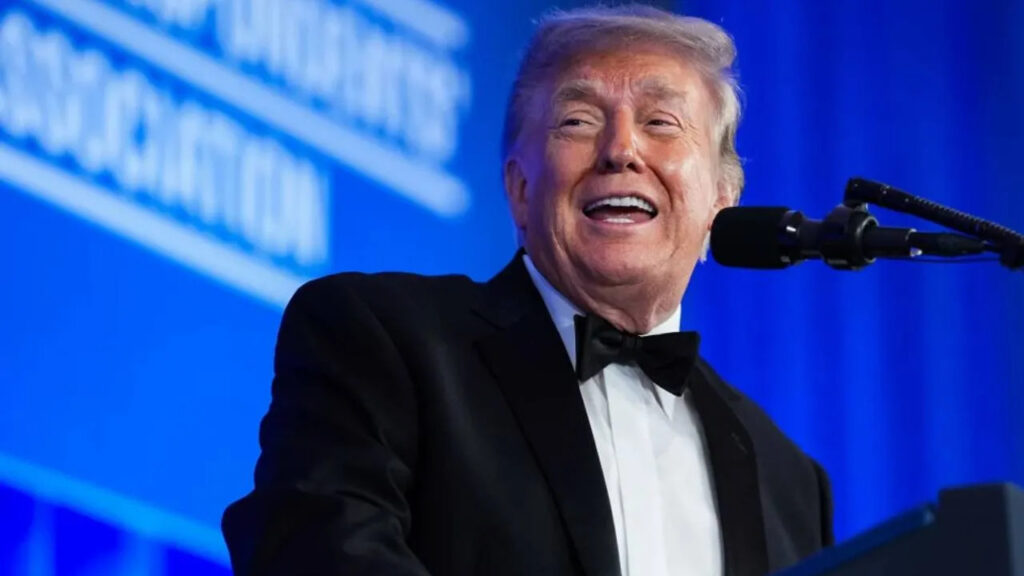Trump ABD Başkanlığına bir kez daha aday olacağını açıkladı